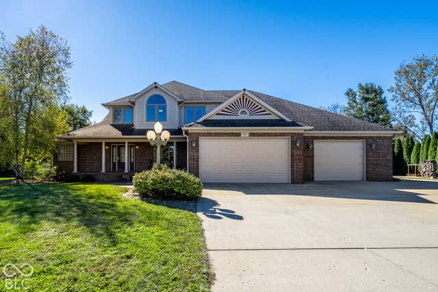 3634 N Hunters Court, Greenfield, IN 46140, photo 2 of 43