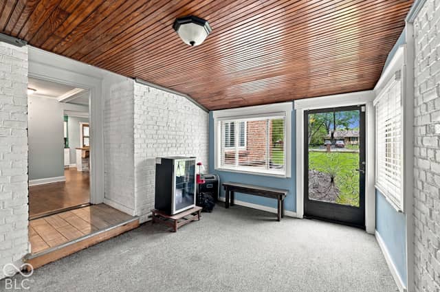 27 W Roberts Road, Indianapolis, IN 46217, photo 3 of 65