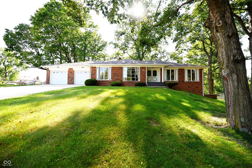 509 Oak Boulevard West Drive, Greenfield