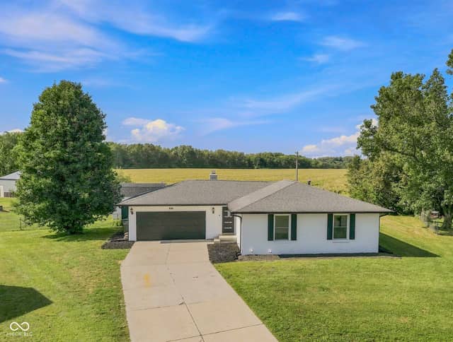 950 Norwood Court, Columbus, IN 47203, photo 3 of 40