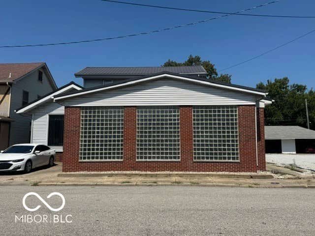10 E Taylor Street, Shelbyville