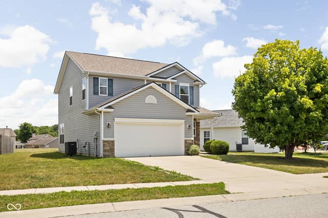 3827 Dusty Sands Road, Whitestown, IN 46075, photo 3 of 42