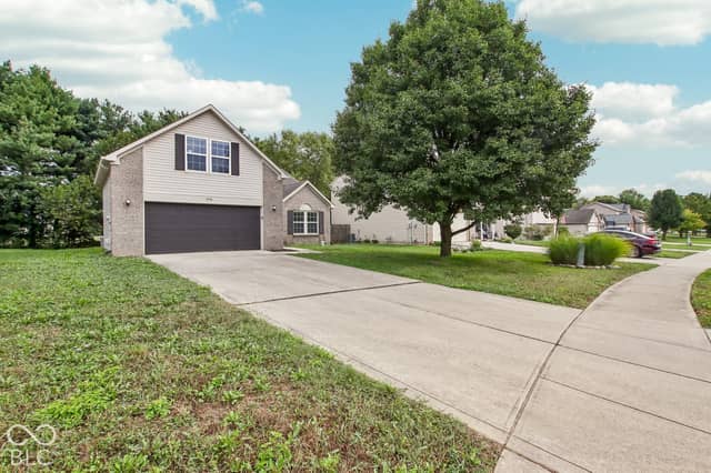 976 Webb Drive, Greenfield, IN 46140, photo 3 of 35