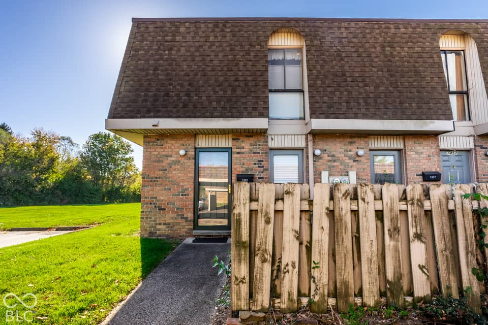 7459 Countrybrook Drive, Indianapolis, IN 46260, photo 1 of 23