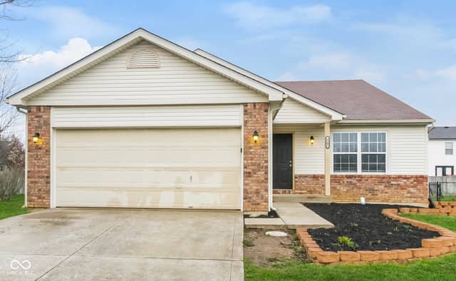 4067 Dogwood Court, Franklin, IN 46131, photo 2 of 15