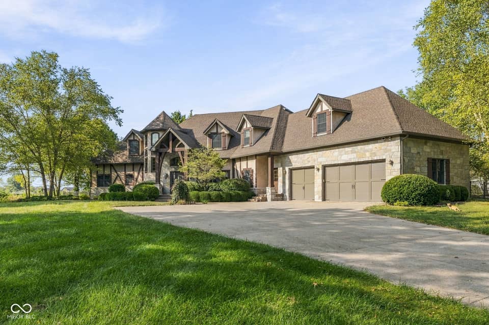 992 W Stones Crossing Road, Greenwood