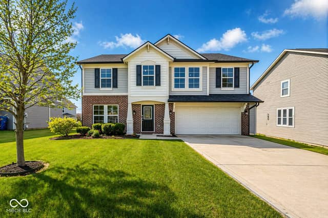 5571 W Woodhaven Drive, McCordsville, IN 46055, photo 2 of 43