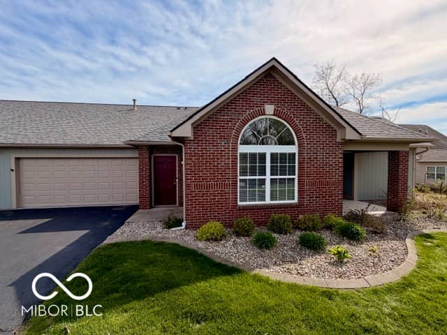 2712 Reflection Way, Greenwood, IN 46143, photo 2 of 38