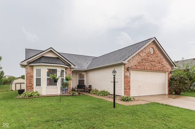 2369 Orchard Creek Drive, Columbus, IN 47201, photo 4 of 38