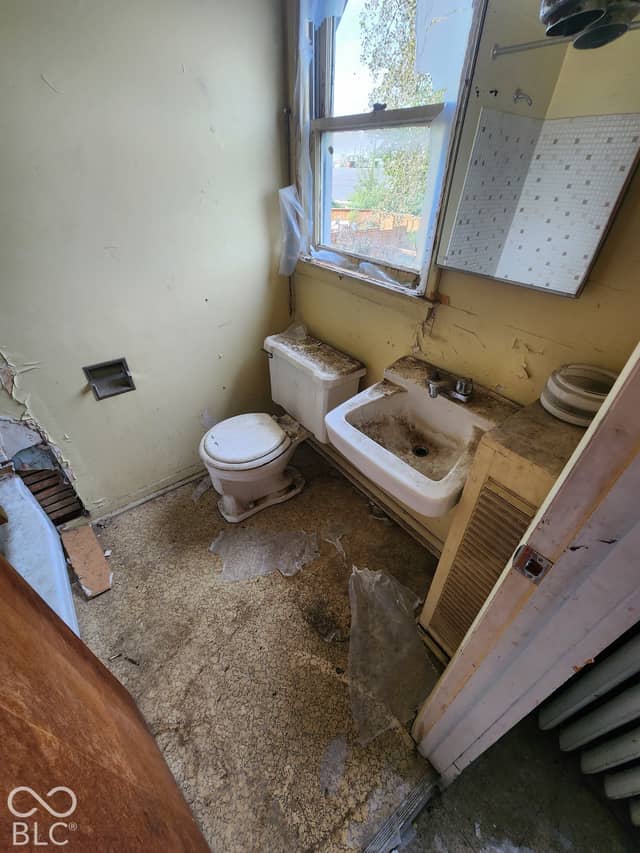 426 N Highland Avenue, Indianapolis, IN 46202, photo 5 of 23