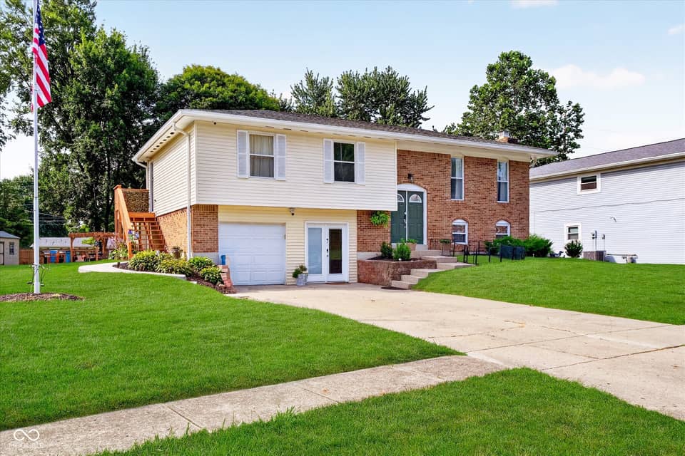 8205 Castleton Boulevard, Indianapolis