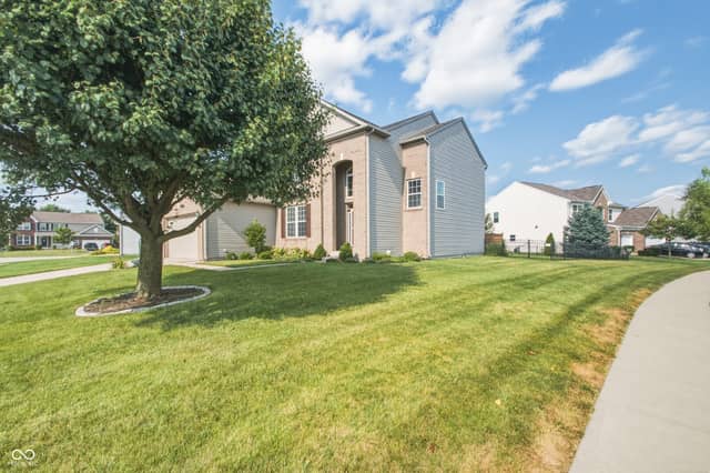 1263 Vista Way, Greenwood, IN 46143, photo 5 of 50