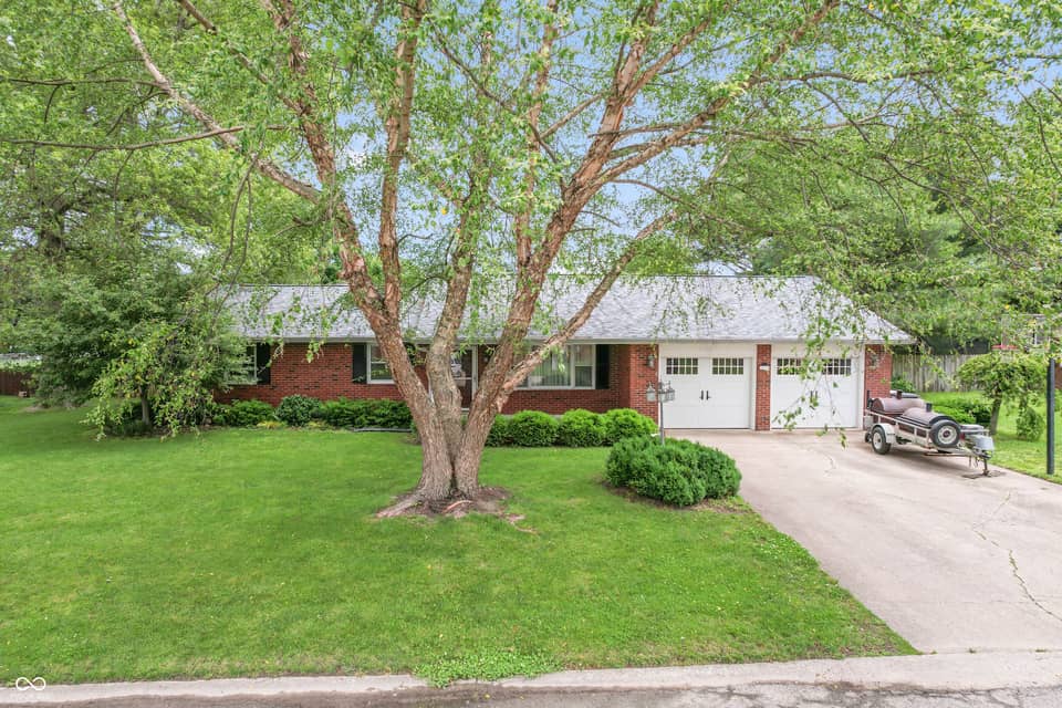 437 Schleter Court, Seymour, IN 47274, photo 1 of 32