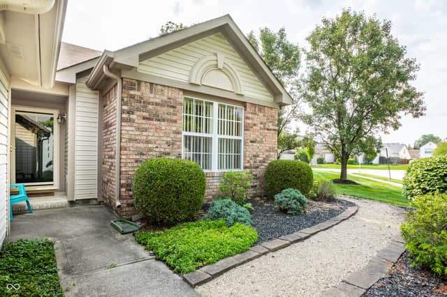 5817 Common Circle, Indianapolis, IN 46220, photo 4 of 38