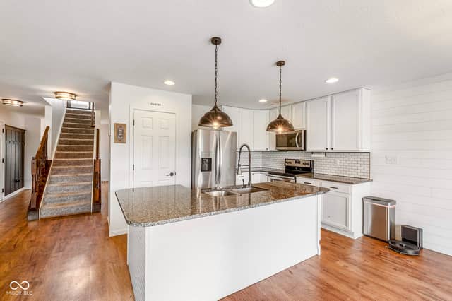 5571 W Woodhaven Drive, McCordsville, IN 46055, photo 4 of 43