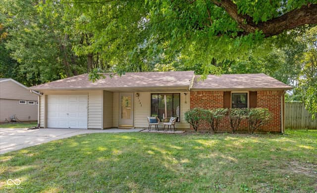 1262 Barefoot Trail, Greenwood, IN 46142, photo 2 of 22