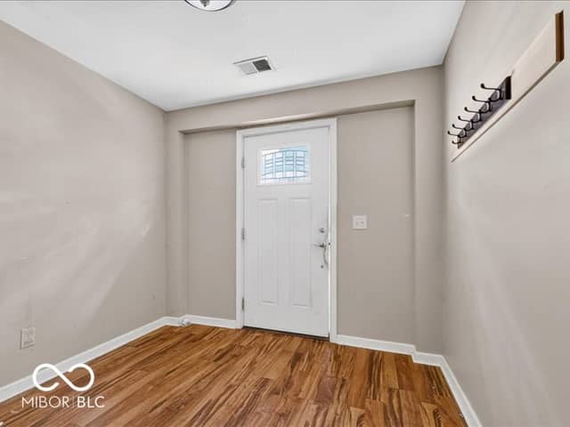 1025 Helen Drive, Indianapolis, IN 46240, photo 5 of 27
