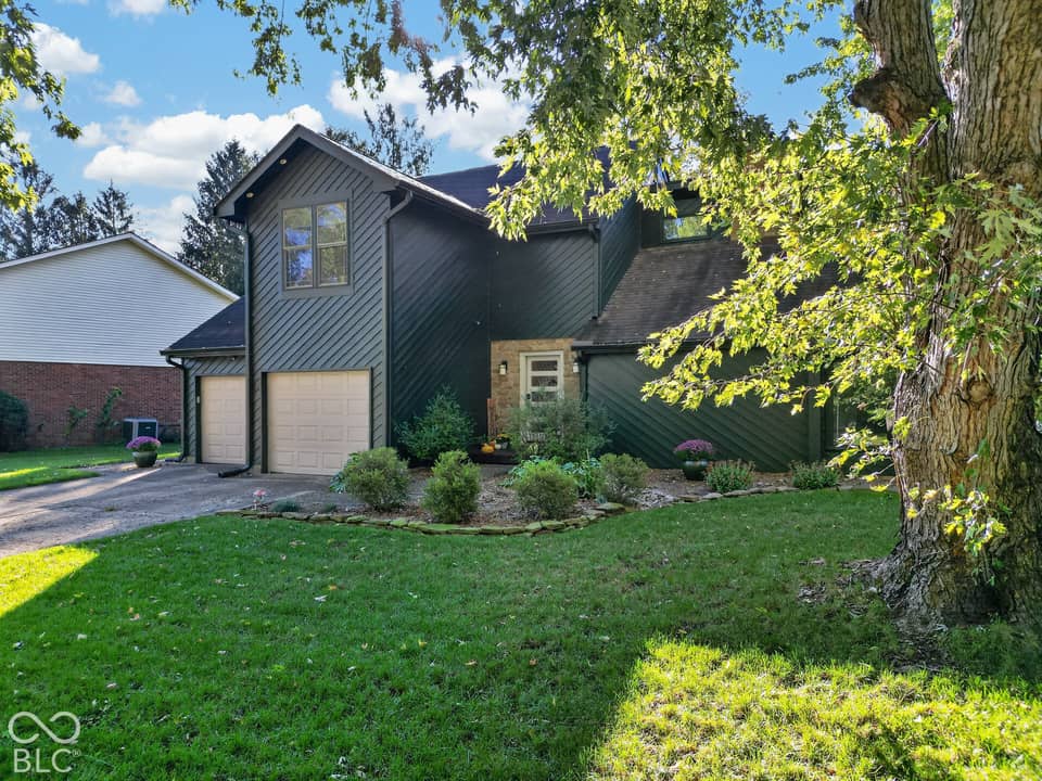 1053 Goldfinch Road, Columbus, IN 47203, photo 1 of 25