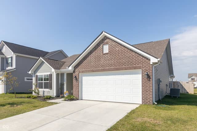 308 Briar Path Drive, Greenfield, IN 46140, photo 4 of 29