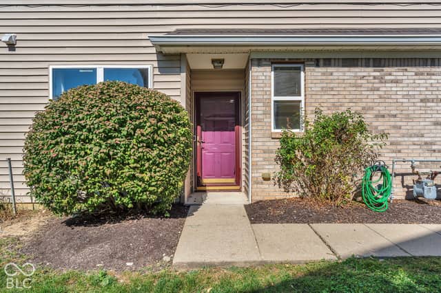 6250 Bishops Pond Lane, Indianapolis, IN 46268, photo 4 of 38