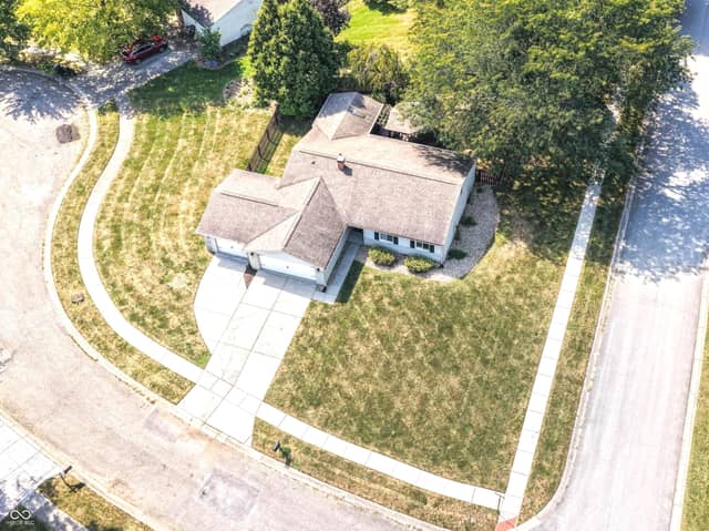 8442 Duncaster Court, Indianapolis, IN 46256, photo 3 of 31