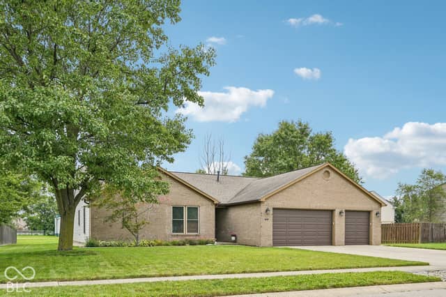 524 Zephyr Way, Westfield, IN 46074, photo 2 of 35