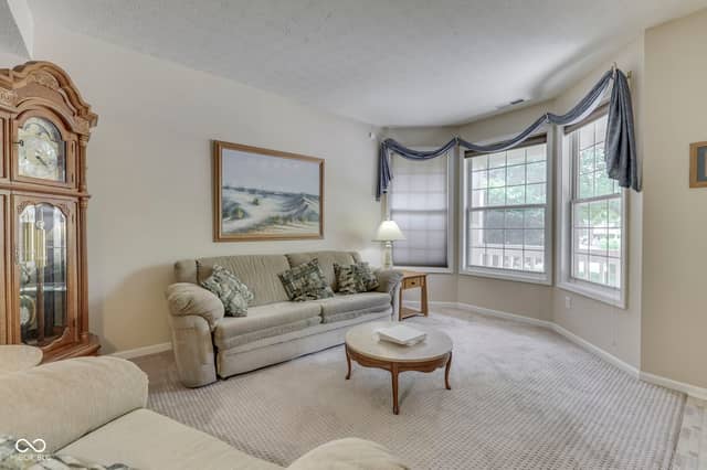 6814 Treyburn Circle, Indianapolis, IN 46237, photo 5 of 63