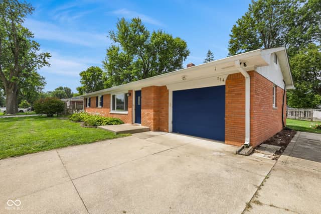 714 Howard Drive, Greenwood, IN 46142, photo 4 of 26