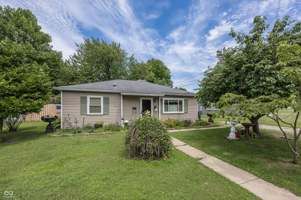 16 Allen Lane, Greenfield