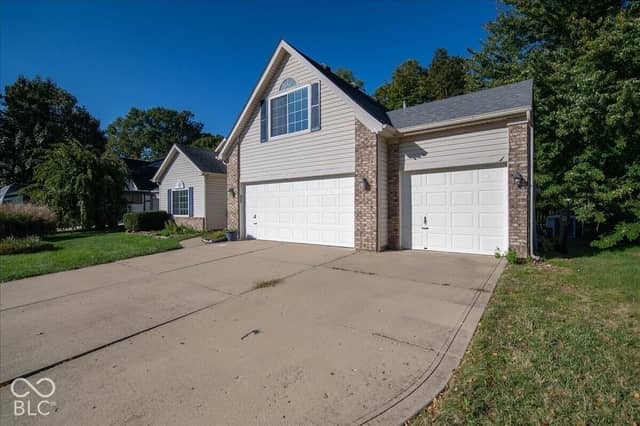 1142 Crestwood Drive, Greenwood, IN 46143, photo 4 of 29