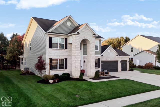 5807 W Commonview Drive, McCordsville, IN 46055, photo 2 of 103