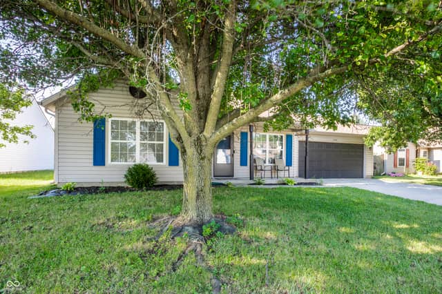 2509 Bristlecone Drive, Indianapolis, IN 46217, photo 2 of 32