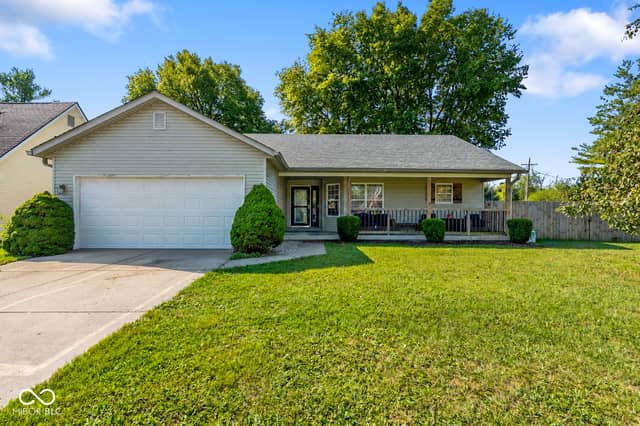 1401 Fox Ridge Drive, Shelbyville, IN 46176, photo 2 of 24