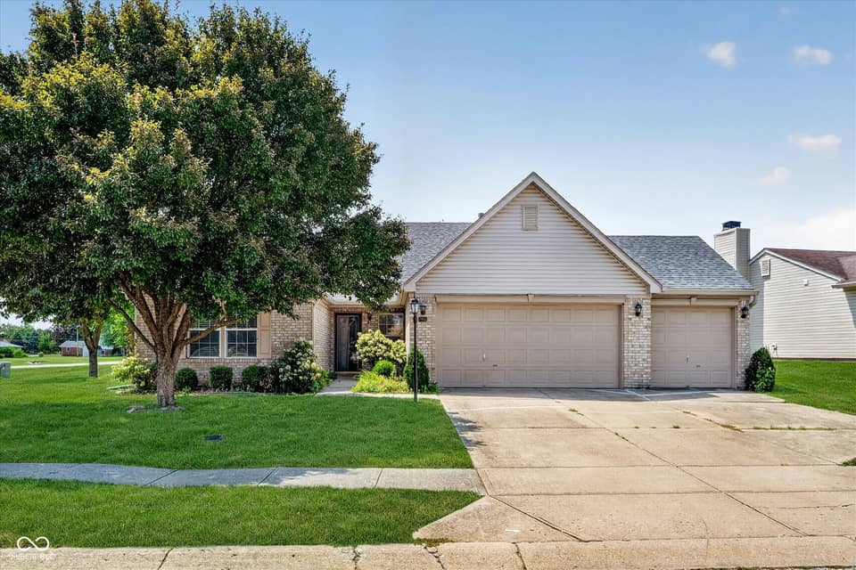 7955 Bent Willow Drive, Indianapolis