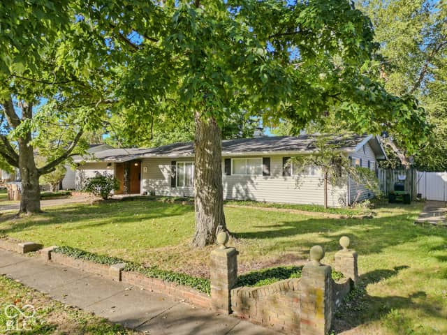 2820 Lucas Way, Columbus, IN 47203, photo 2 of 20