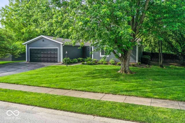 11346 Wood Creek Drive, Carmel, IN 46033, photo 2 of 46