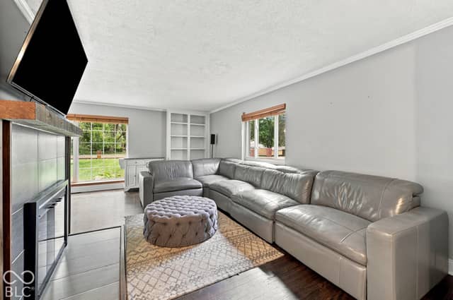 27 W Roberts Road, Indianapolis, IN 46217, photo 5 of 65
