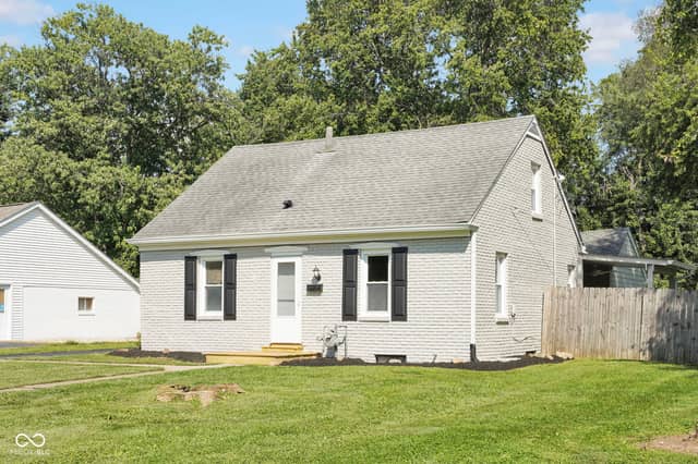 3415 Westenedge Drive, Columbus, IN 47203, photo 4 of 34