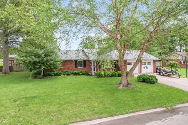 437 Schleter Court, Seymour, IN 47274, photo 3 of 32