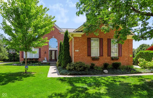 7761 Prairie View Drive, Indianapolis, IN 46256, photo 4 of 59