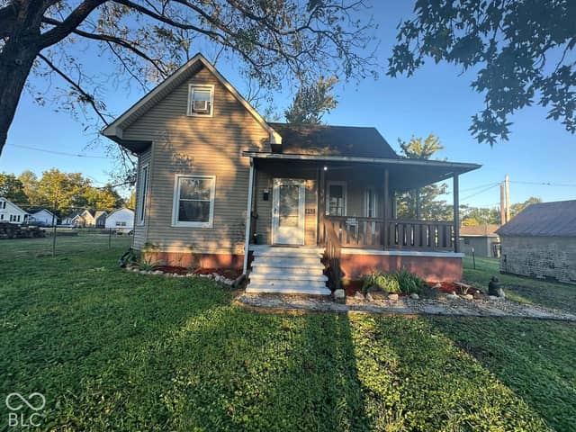 462 N Bond Street, Scottsburg, IN 47170, photo 3 of 26