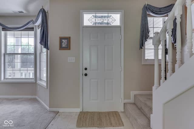 6814 Treyburn Circle, Indianapolis, IN 46237, photo 4 of 63