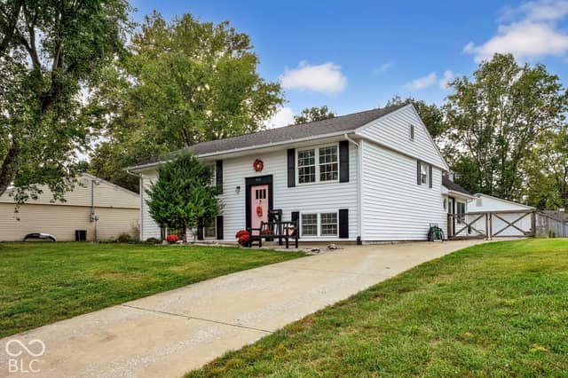 1950 Jolinda Drive, Columbus, IN 47203, photo 2 of 34
