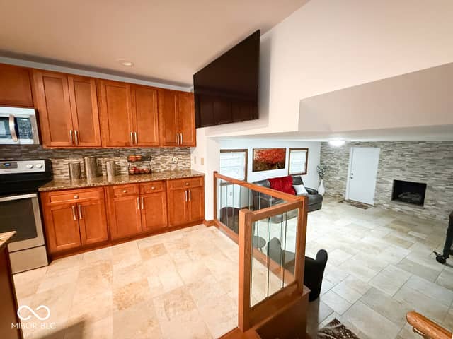 1106 Fairfield Drive, Shelbyville, IN 46176, photo 5 of 23