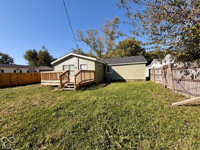 621 Della Road, Columbus, IN 47203, photo 3 of 14
