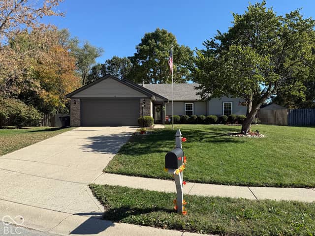 5535 Oakcrest, Indianapolis, IN 46237, photo 2 of 48