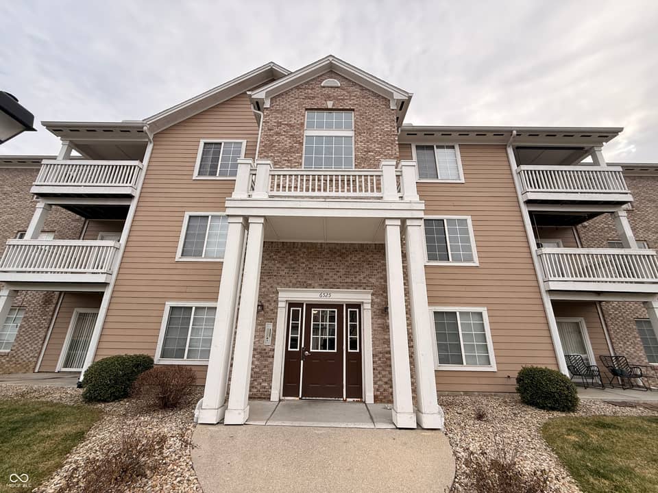 6525 Emerald Hill Court #206, Indianapolis
