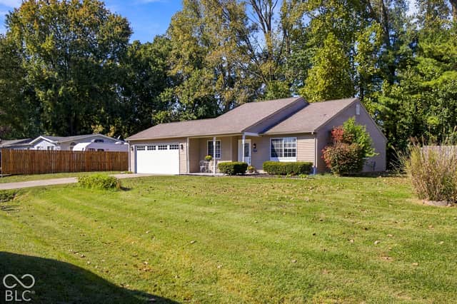 2370 Farmstead Drive, Columbus, IN 47201, photo 2 of 24