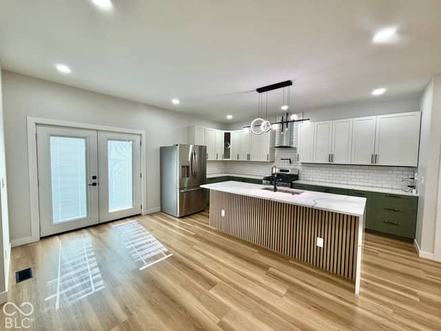 2221 Pleasant Street, Indianapolis, IN 46203, photo 4 of 63