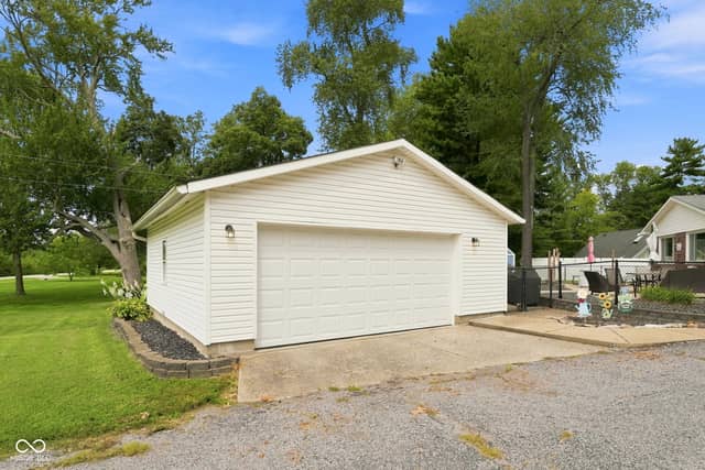 7430 Little Oak Lane, Indianapolis, IN 46259, photo 4 of 39